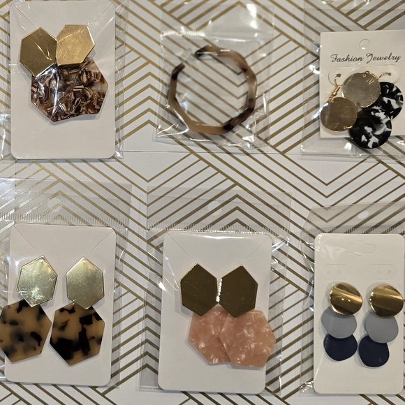 Mystery Earring Bundle! The More You Bid, The More You Get! - Picture 8 of 17